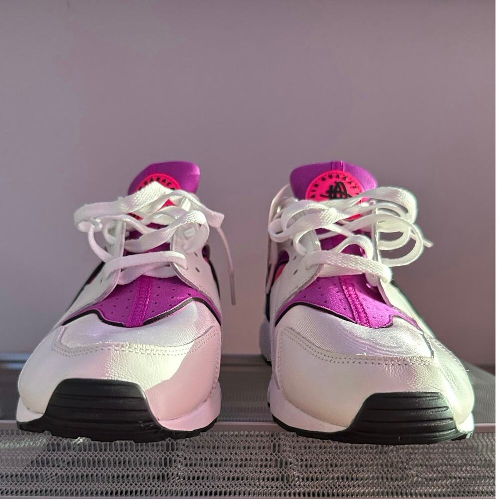 BRAND NEW - Nike Air Huarache Women’s Shoe 11.5 - Picture 3 of 10